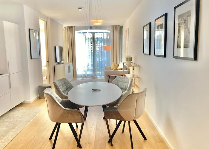 Daire Vienna's Exclusive Vip Hide Away! *