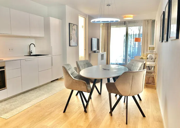 Daire Vienna's Exclusive Vip Hide Away! *
