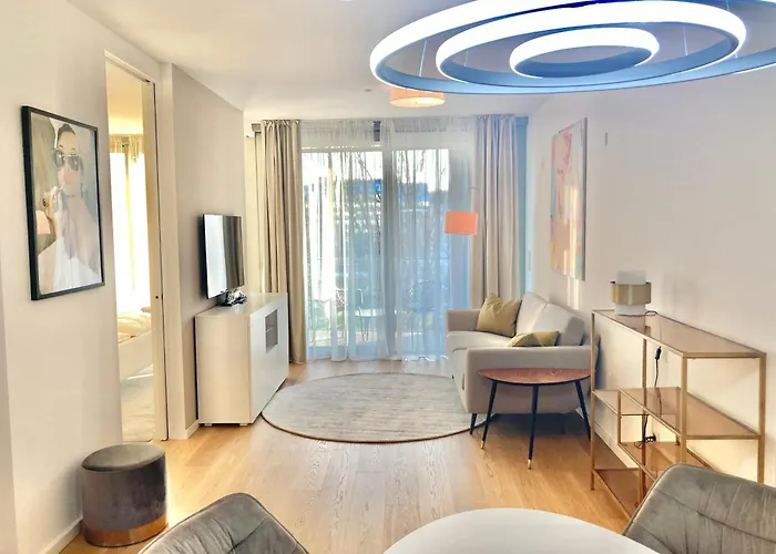 Daire Vienna's Exclusive Vip Hide Away! *