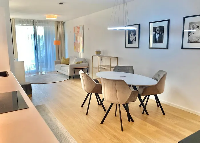 Vienna's Exclusive Vip Hide Away! *